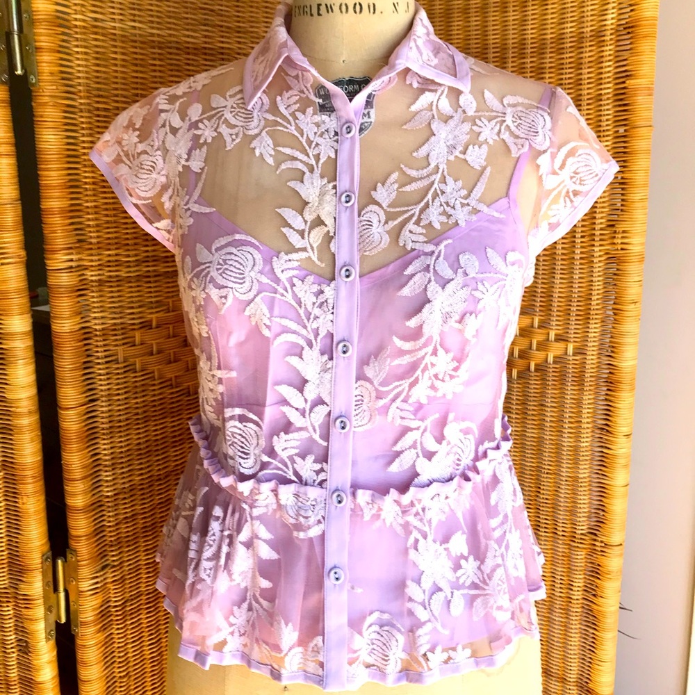 🌸 Embroidered lace top with matching camisole 🌸